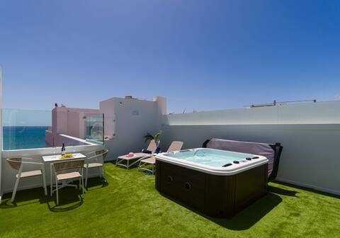 Beach front exclusive terrace/jacuzzi
