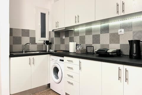 Top performing Airbnb: Pame Apartment Ideal for 2 in Pagrati in ΠΑΓΚΡΑΤΙ ΙΙ