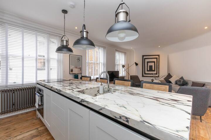 Incredibly Located Luxury 2BD Flat, Oxford Street gallery image 2