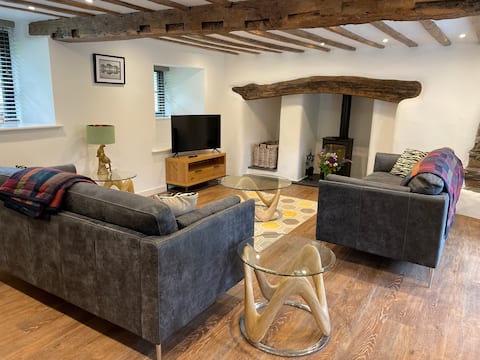 Top performing Airbnb: The Cottage, luxury 3 bedroom property, Hot Tub in Tanygrisiau, Bowydd And Rhiw, Cynfal And Teigl, Conglwal, Diffwys And Maenofferen