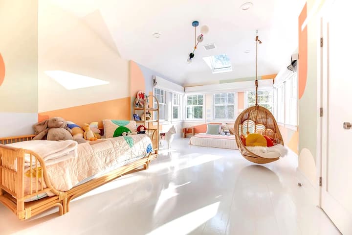 Girl's Bedroom (queen bed has recently been upgraded to a raised platform bed). Daybed is a twin bed. 