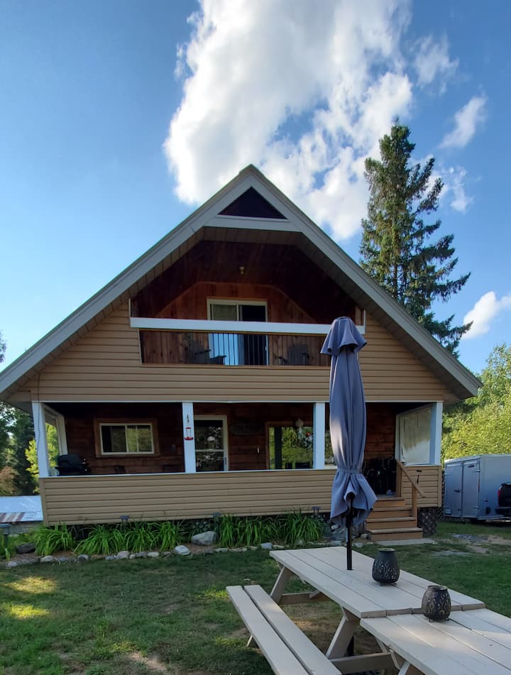 Cottages near Algonquin Park / 3 Cabins, sleeps 14 Cottages for Rent