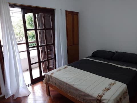 Anuncio de Airbnb popular: Department in Beccar, accesible by train and buses en Partido De San Isidro