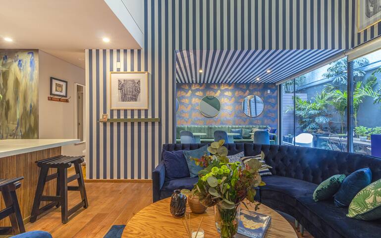 Breathtaking duplex in the heart of the Roma gallery image 2