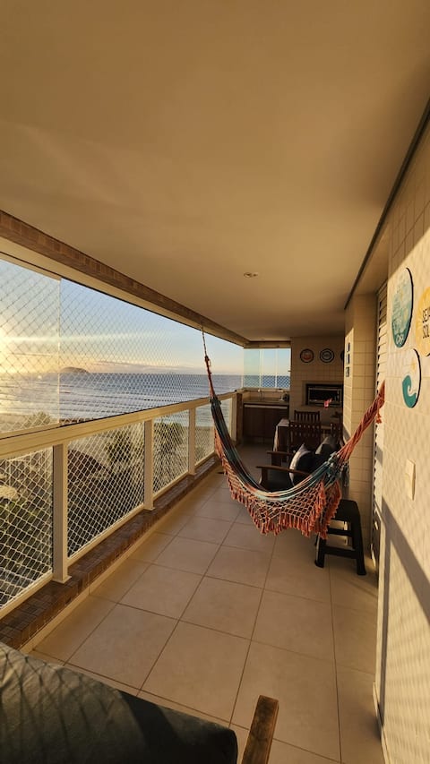 Top Airbnb: Apartment with beautiful oceanfront view em Bertioga