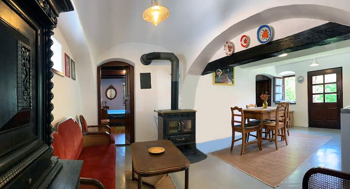 "A Place Like Home" Brown House - Bakony