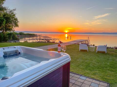 Zöldpart Lakeside Villa | Private beach & jacuzzi