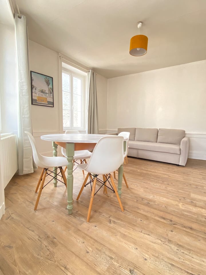 Bro’ Flat quiet apartment Cherbourg Centre Apartments for Rent in