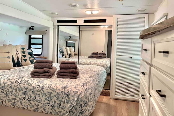 Двокреветна соба. Се наоѓа во предниот дел на објектот