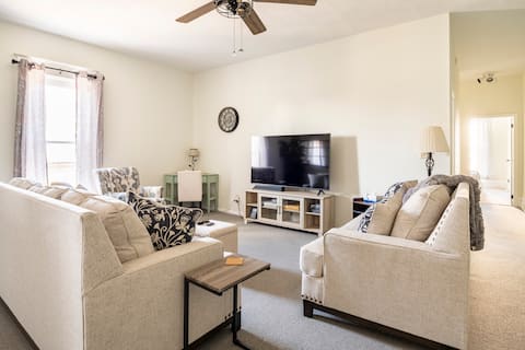 Successful Airbnb property: Coffee Shop Guest House-No Cleaning/Service Fees! in Hamilton
