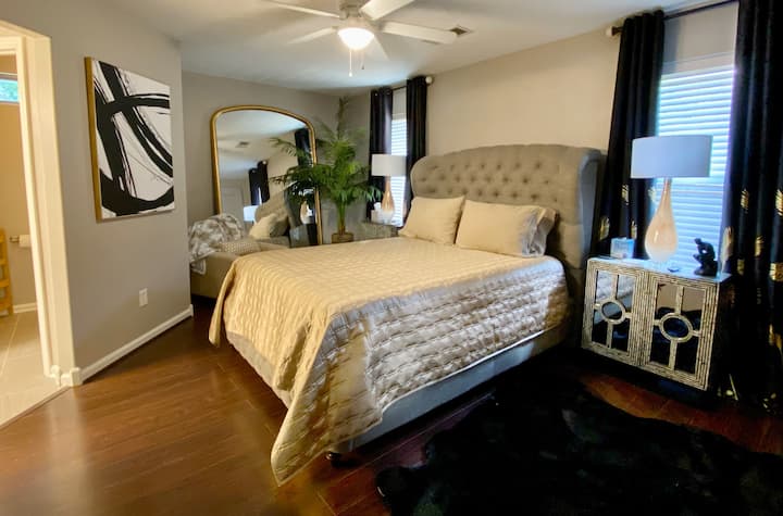 เตียงควีนไซส์, สมาร์ททีวี HD ขนาด 50 นิ้ว