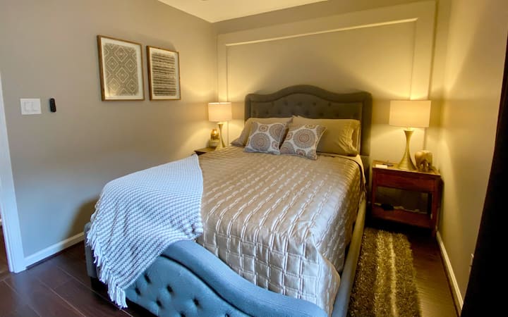 เตียงควีนไซส์, สมาร์ททีวี HD ขนาด 50 นิ้ว