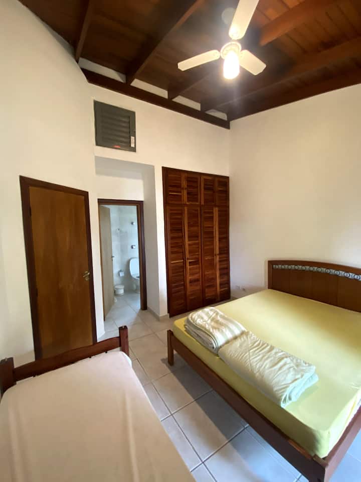 Აპარტამენტი 2 სტუმარი 