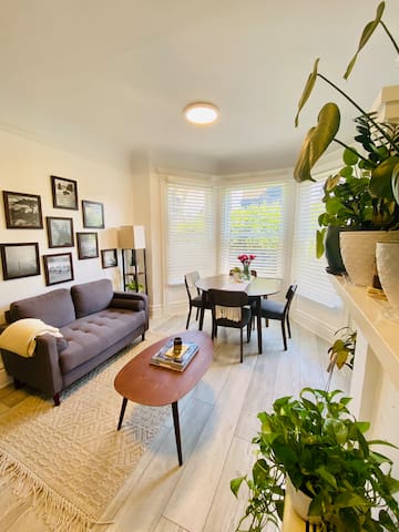 Sun-drenched, renovated apt in beautiful NOPA!