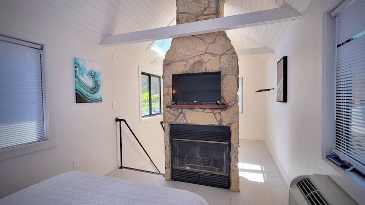 Des Moines' Coolest Tiny Home! +Deck/garage - Des Moines, IA