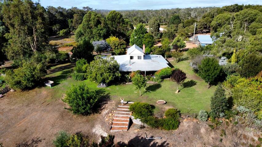 Charming farmhouse in glorious peaceful setting gallery image 5