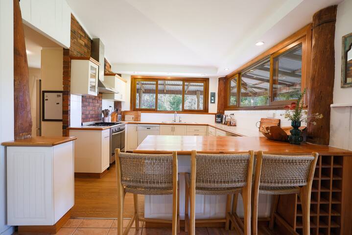 Charming farmhouse in glorious peaceful setting gallery image 4