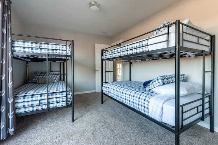 ห้องนอนกลางนอนได้ 4 คน