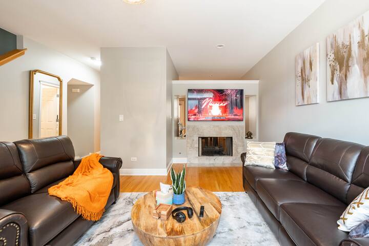 Old Town/Lincoln Park Luxury Home Garage & Rooftop gallery image 2