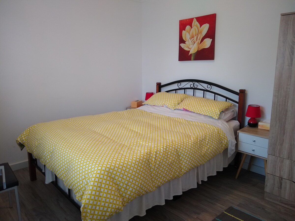 Menšia manželská posteľ