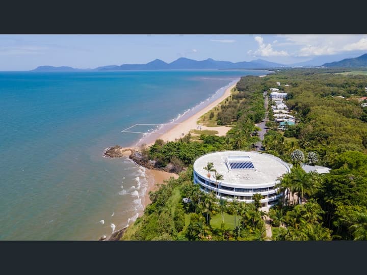 Taste the Mediterranean with clifftop views Holiday homes for Rent in