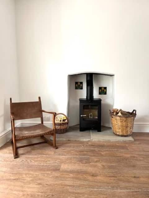 Dorchester, Dorset. Village Green Cosy Cottage