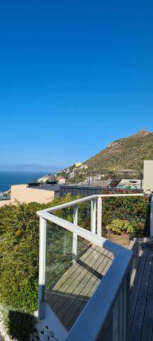 Magnificent Seaview 4 Bedroom home! gallery image 3