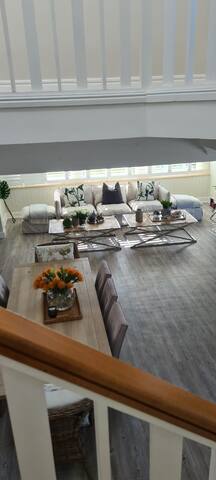 Magnificent Seaview 4 Bedroom home! gallery image 5