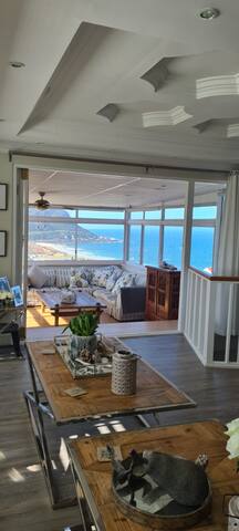 Magnificent Seaview 4 Bedroom home! gallery image 4