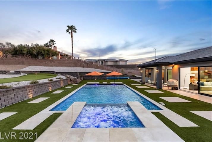 Fully Furnished Henderson Hideaway by Lake LV