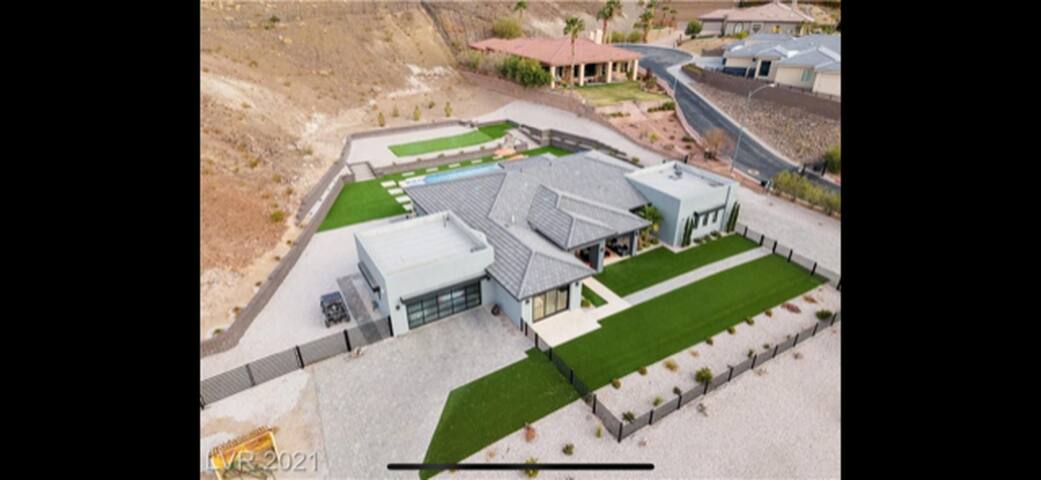 Fully Furnished Henderson Hideaway by Lake LV gallery image 4