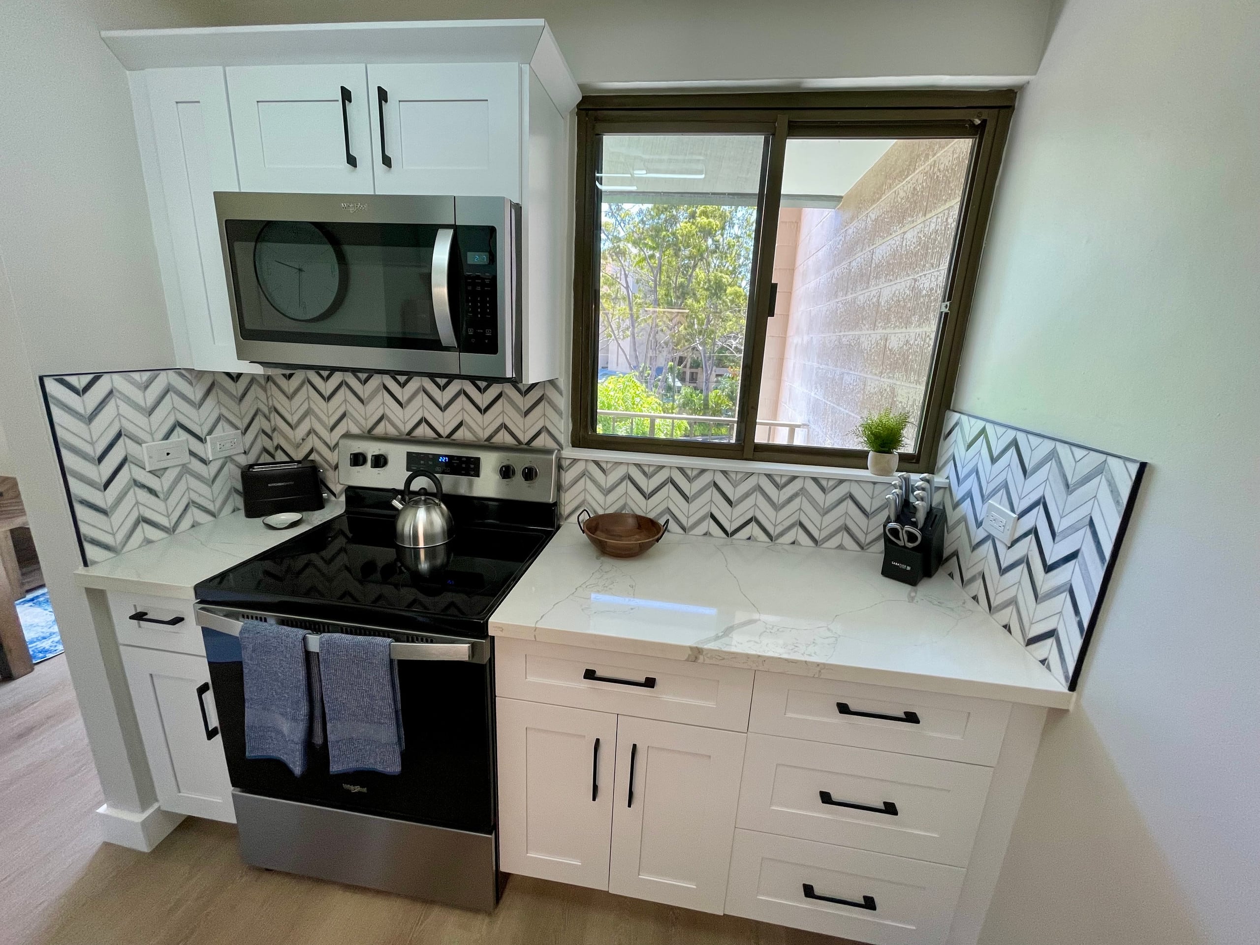 Condo in Lahaina · ★4.96 · 1 bedroom · 2 beds · 1 private bath - Image 8