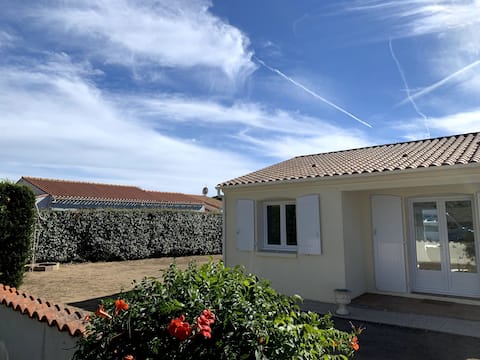 Successful Airbnb property: Charming house close to the sea in Bretignolles Sur Mer