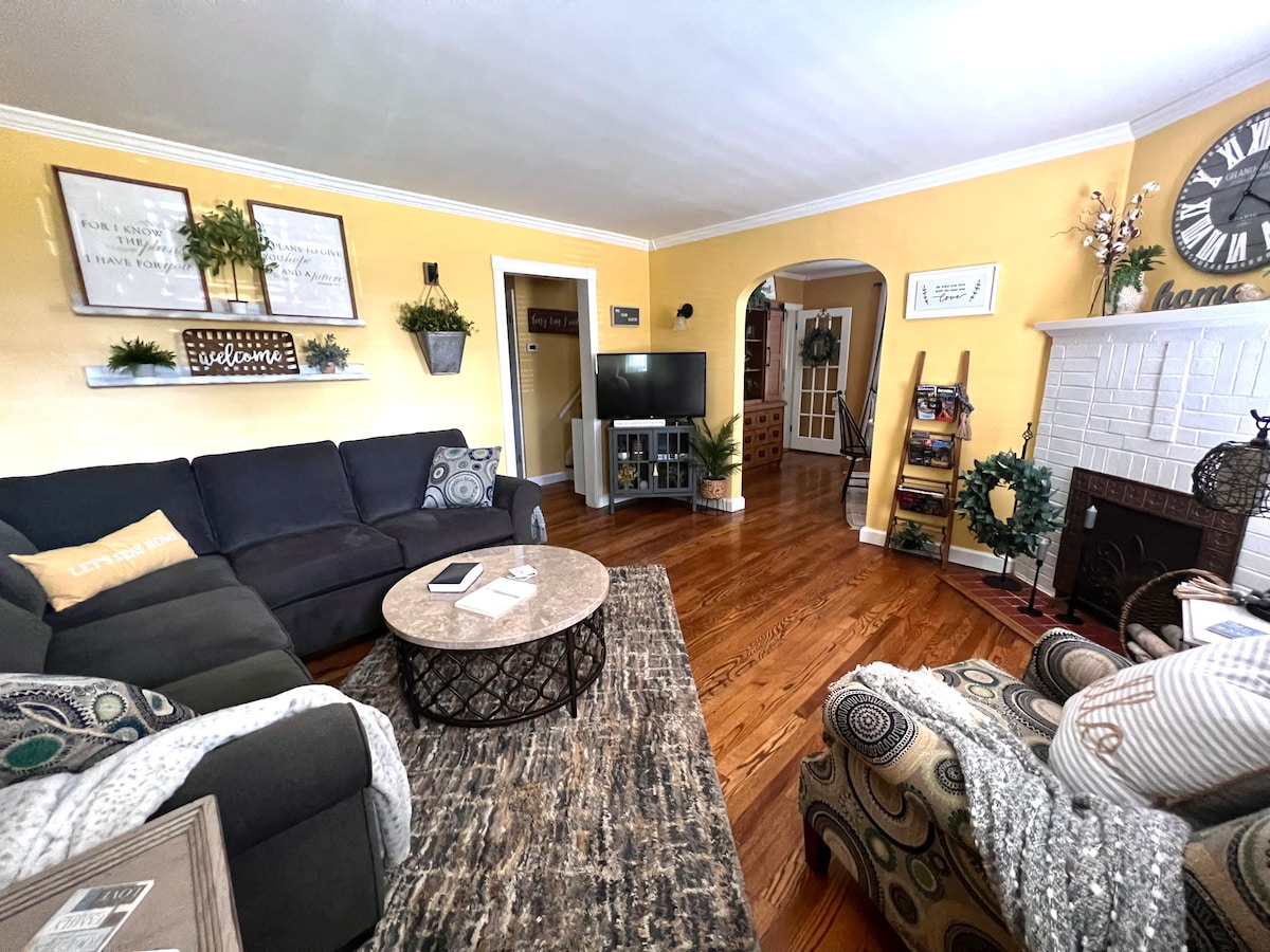 Top Airbnb: Country Cottage in the City in Kingsport / Bristol