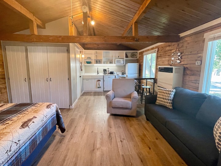 Rivers End Fish Cabin – Cozy Studio Escape - Dillon, MT