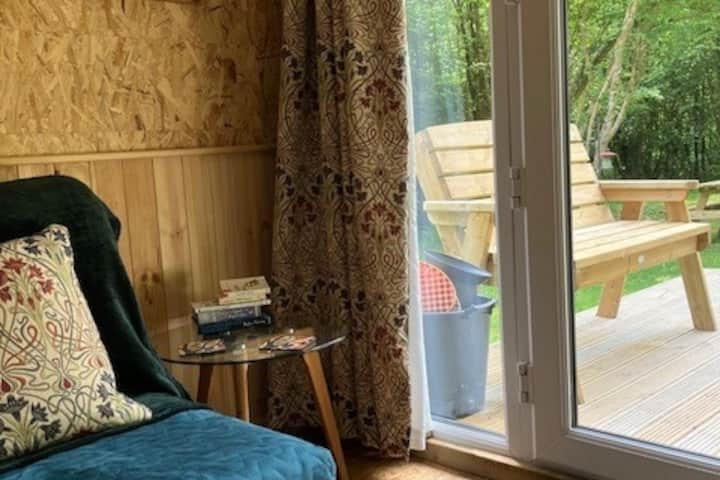 Cosy Eco Friendly Woodland Cabin - Brecon
