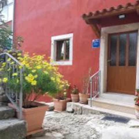 Studio apartman with garden -Villa Marija