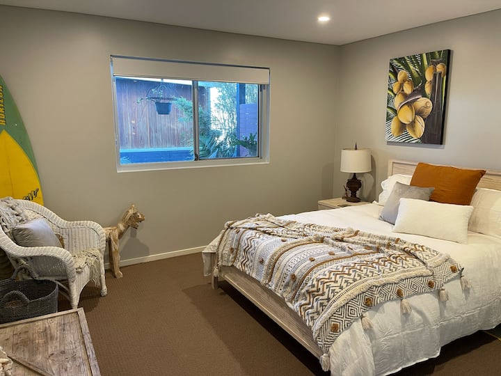 Spálňa 4, na prízemí, manželská posteľ 