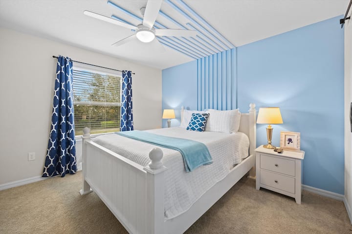 This beachy, comfortable room boasts a queen size bed and access to a reading nook equipped with a take-one-leave-one collection of great books.