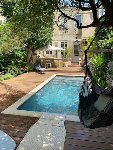 Maison de ville, centrale, climatisée avec piscine