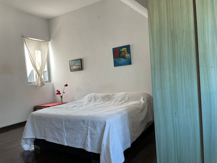 Spacious Master Bed Room At Serangoon Gardens - Singapore