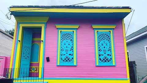 Cozy + Clean Spacious Room + Walk to FQ!