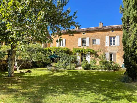 Le Presbytère – Perigord Family House (swimming pool)