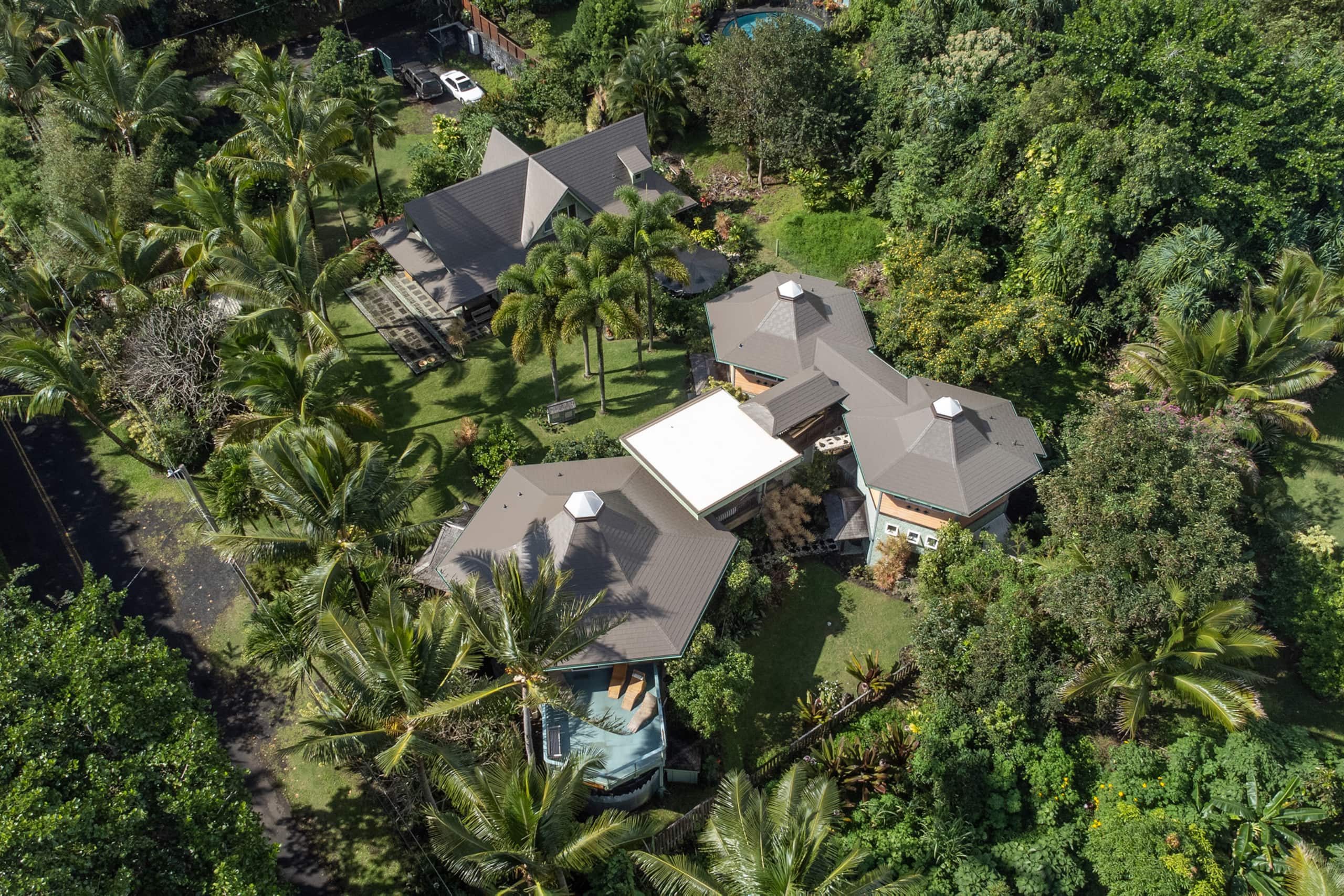 Home in Pahoa · ★4.92 · 3 bedrooms · 6 beds · 4 private baths - Image 9