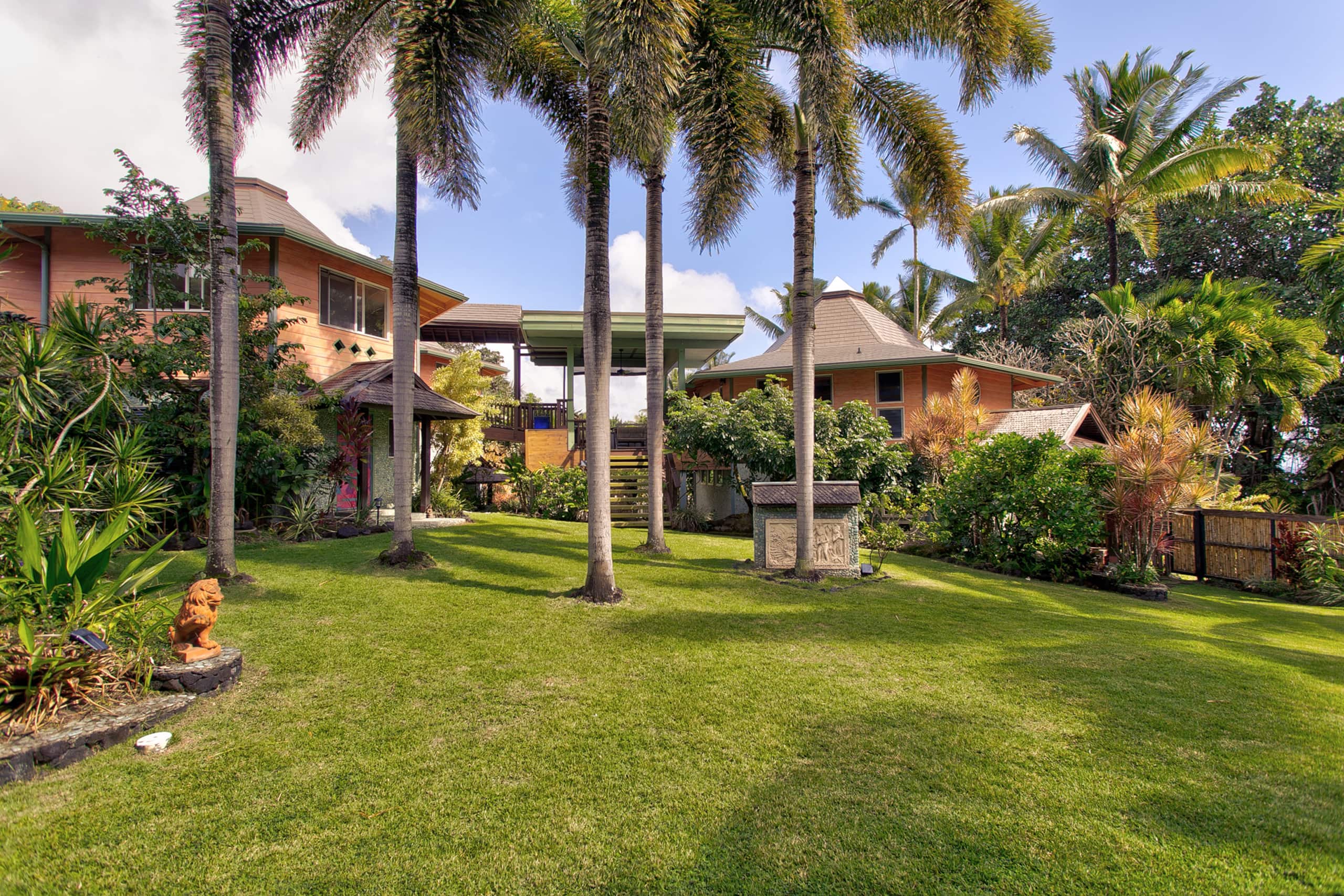 Home in Pahoa · ★4.92 · 3 bedrooms · 6 beds · 4 private baths - Image 2
