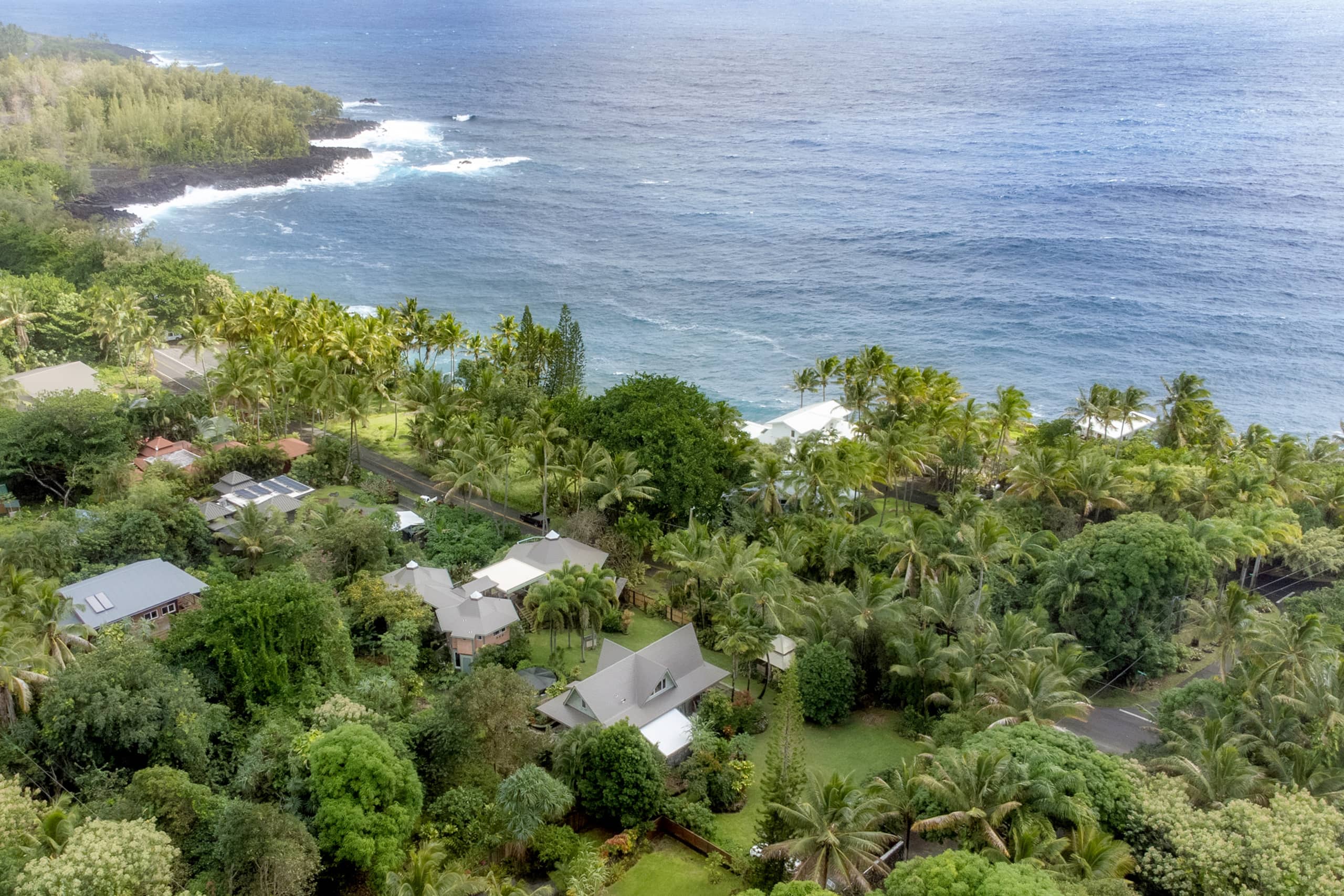 Home in Pahoa · ★4.92 · 3 bedrooms · 6 beds · 4 private baths - Image 13