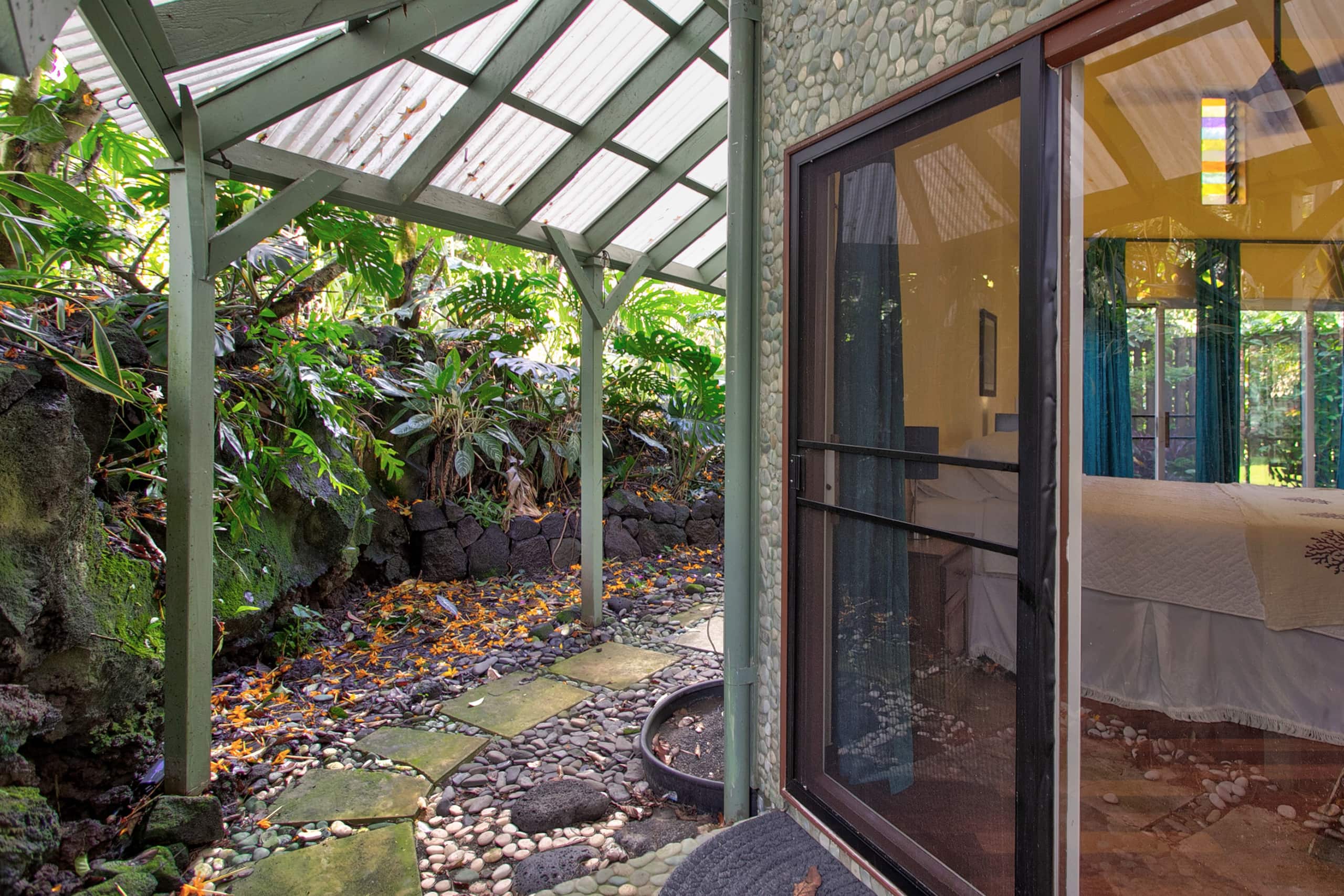 Home in Pahoa · ★4.92 · 3 bedrooms · 6 beds · 4 private baths - Image 60