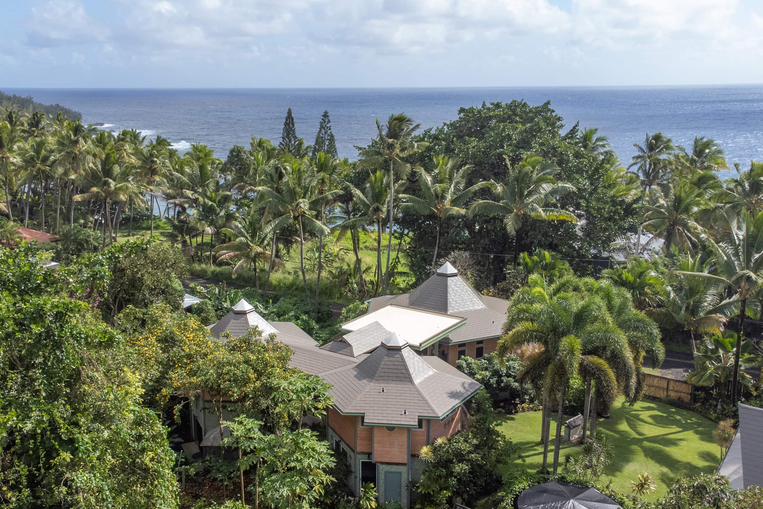 Home in Pahoa · ★4.92 · 3 bedrooms · 6 beds · 4 private baths - Image 11
