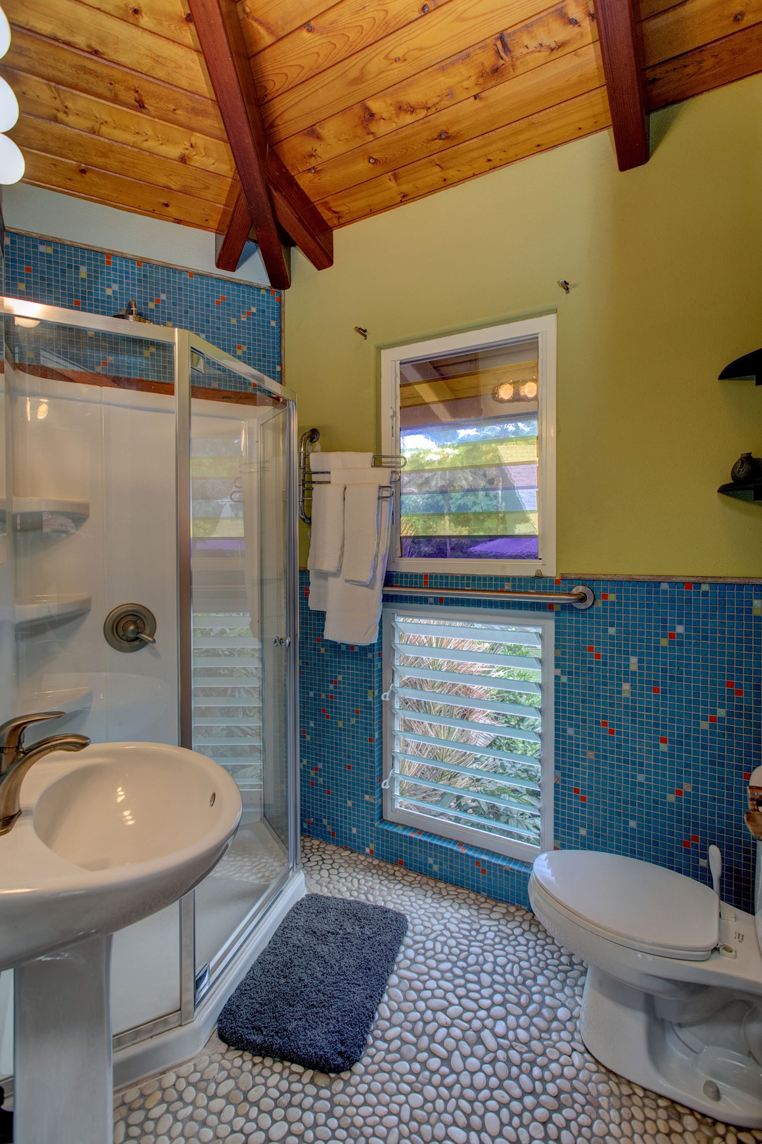 Home in Pahoa · ★4.92 · 3 bedrooms · 6 beds · 4 private baths - Image 25