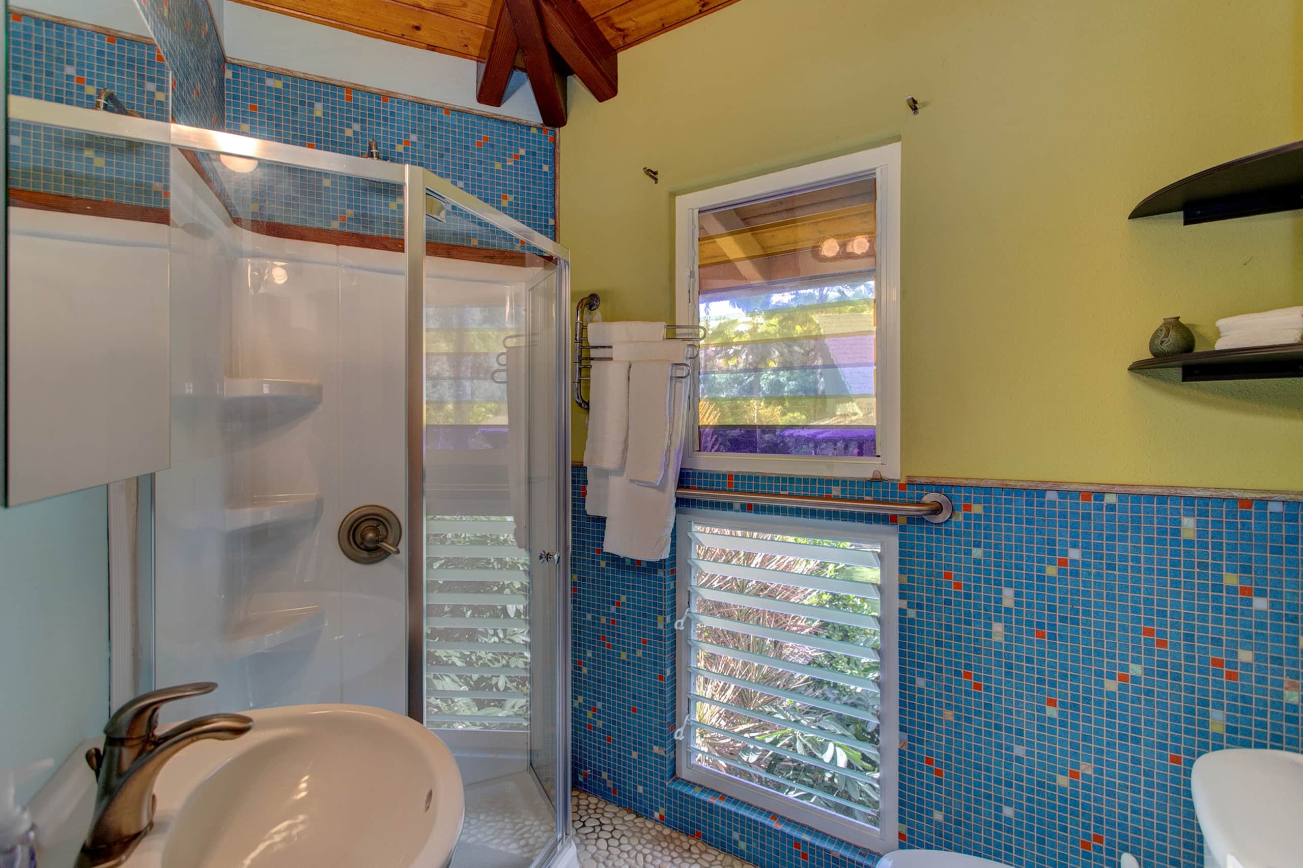 Home in Pahoa · ★4.92 · 3 bedrooms · 6 beds · 4 private baths - Image 24